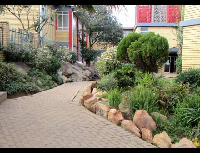 2 BEDROOM APARTMENT FOR SALE IN LORENTZVILLE